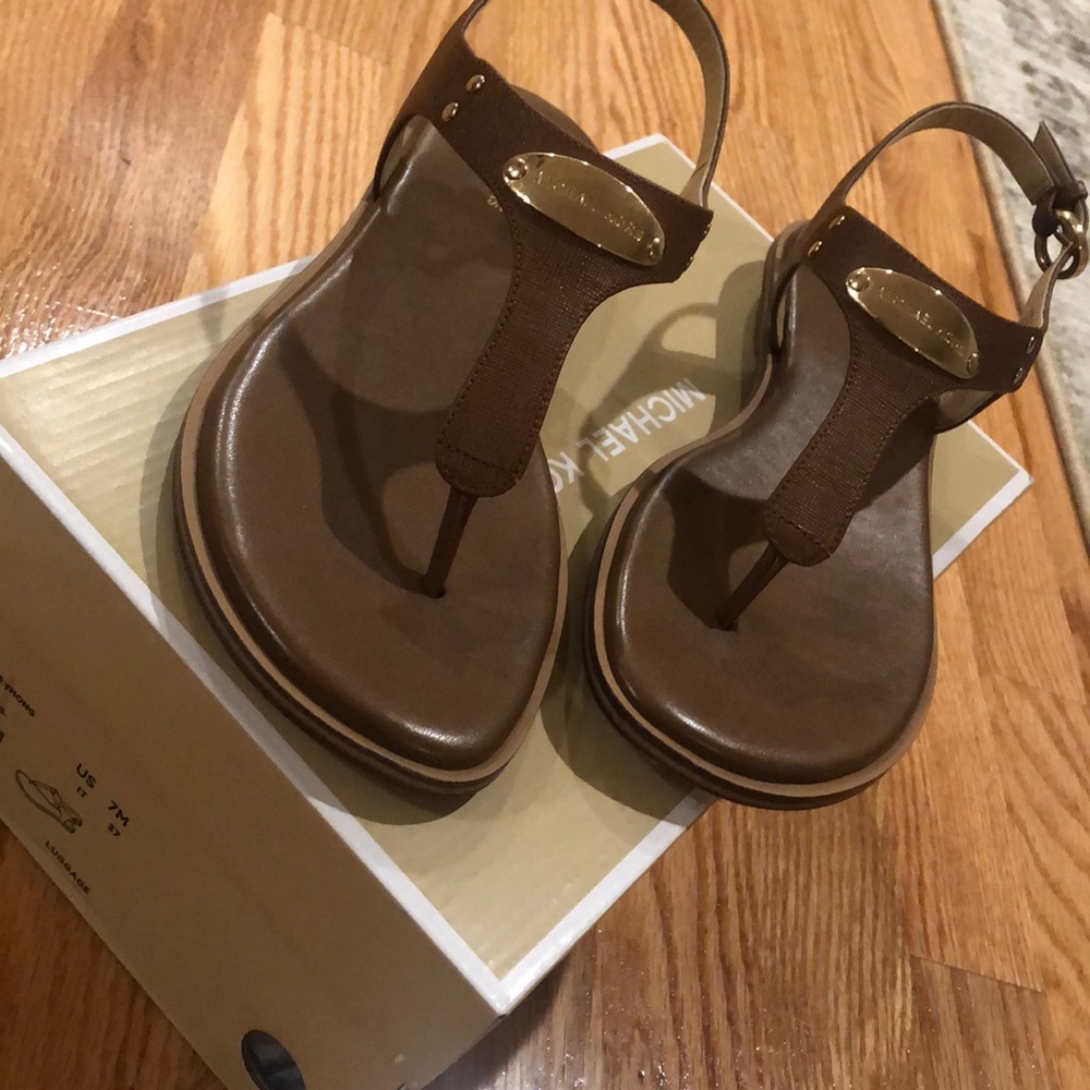 Michael Kors Leather thong sandals new in box